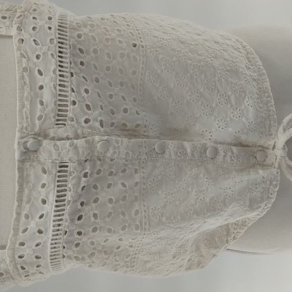 Kendall & Kylie eyelet crop top white ivory size medium button front w tie - Picture 3 of 10
